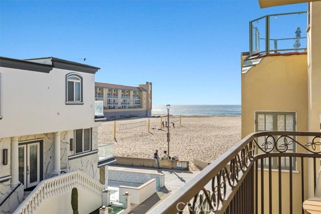 Detail Gallery Image 32 of 53 For 30 the Strand #2,  Hermosa Beach,  CA 90254 - 3 Beds | 3 Baths