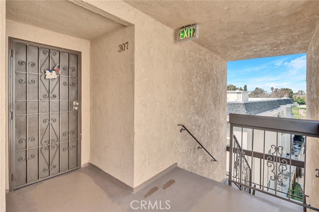 6151 Canterbury Drive, Culver City CA: https://media.crmls.org/medias/7189ad89-f043-4656-b517-acde617359f4.jpg