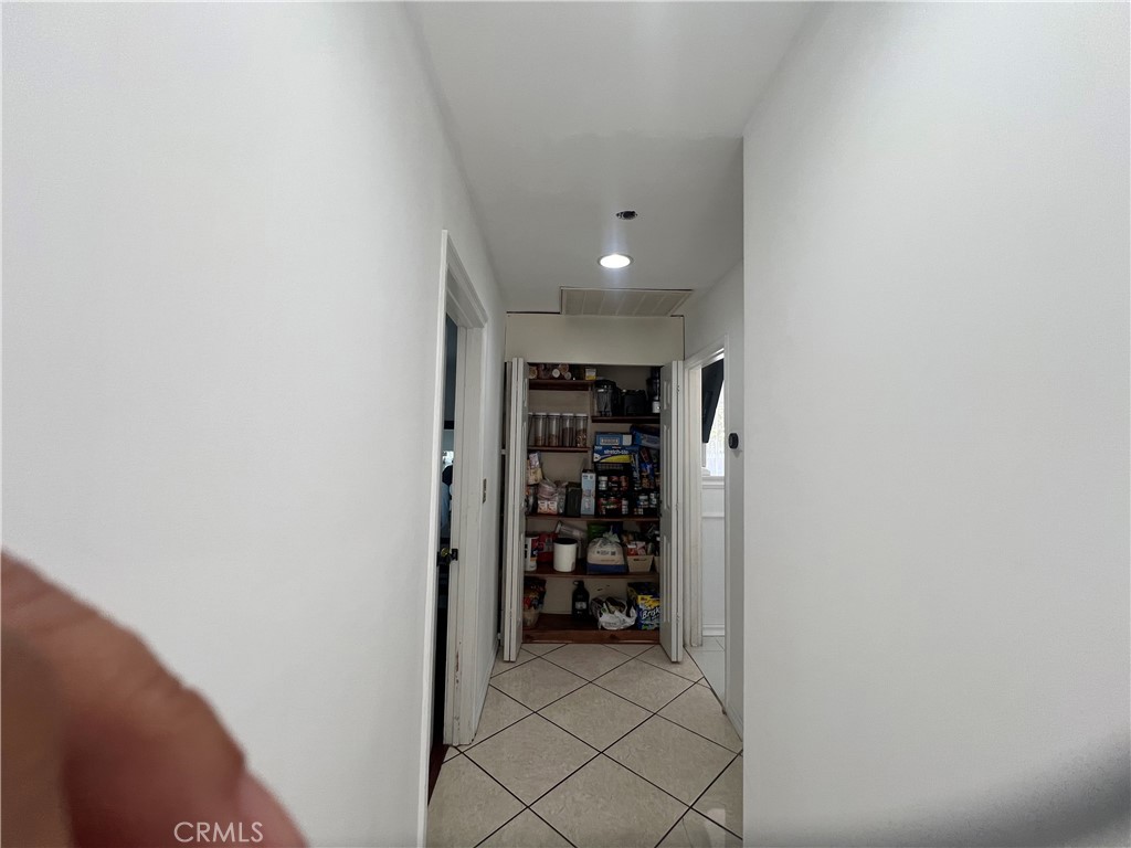 https://media.crmls.org/medias/718a45dd-8588-43c1-8364-7be24b248d89.jpg?preset=X-Large