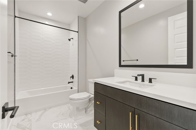 Detail Gallery Image 18 of 26 For 204 Stage, Irvine,  CA 92618 - 6 Beds | 5 Baths