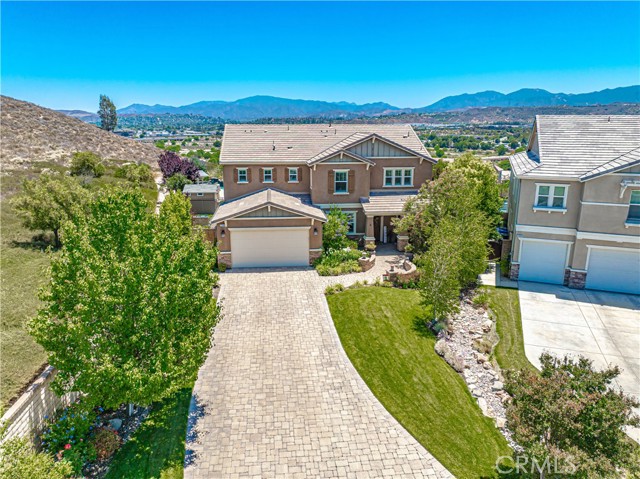 22348 Driftwood Court, Saugus CA: https://media.crmls.org/medias/718b1082-e051-484a-9840-0358d4bc7f90.jpg