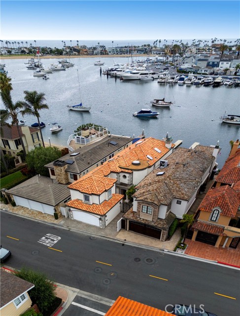 Detail Gallery Image 2 of 54 For 339 via Lido Soud, Newport Beach,  CA 92663 - 4 Beds | 4 Baths