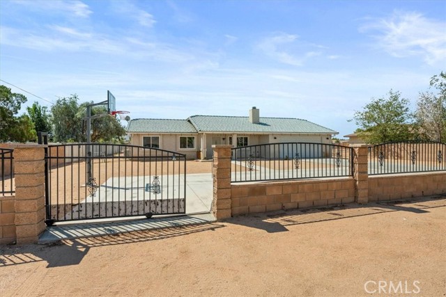 22393 Lone Eagle Road, Apple Valley CA: https://media.crmls.org/medias/718c3e79-f707-4355-90bc-0e777e2dd3e0.jpg