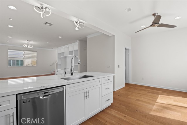 Detail Gallery Image 11 of 30 For 5762 Acacia, Lakewood,  CA 90712 - 3 Beds | 4 Baths