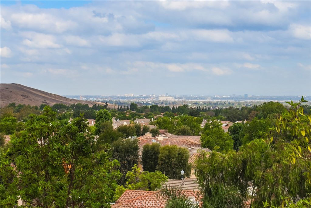 https://media.crmls.org/medias/718d29a8-8eb5-4862-b1be-b667dfe9e219.jpg?preset=X-Large