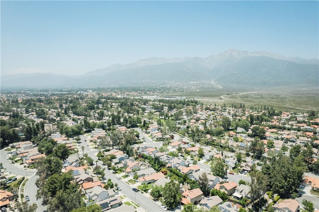 https://media.crmls.org/medias/718e116a-0f02-431d-a2eb-e5a9712db02a.jpg?preset=X-Large
