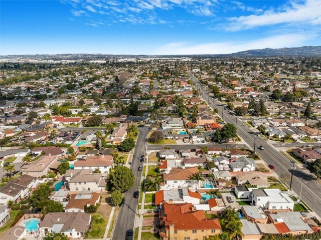 10014 La Reina Avenue, Downey, California 90240, 5 Bedrooms Bedrooms, ,5 BathroomsBathrooms,Single Family Residence,For Sale,La Reina,DW25006841