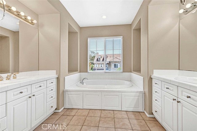 23261 Castle Rock, Mission Viejo CA: https://media.crmls.org/medias/71916382-67bb-4072-9b23-1566afadb795.jpg