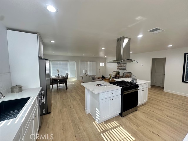 Detail Gallery Image 9 of 21 For 5344 Adenmoor, Lakewood,  CA 90713 - 3 Beds | 2 Baths