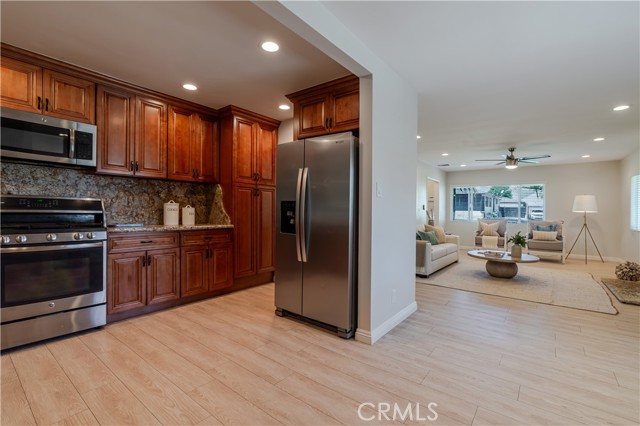 Detail Gallery Image 6 of 50 For 3822 S Cloverdale Ave, Los Angeles,  CA 90008 - 5 Beds | 3 Baths