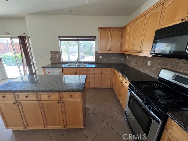 Detail Gallery Image 7 of 11 For 21 Villa Ravenna, Lake Elsinore,  CA 92532 - 4 Beds | 2/1 Baths