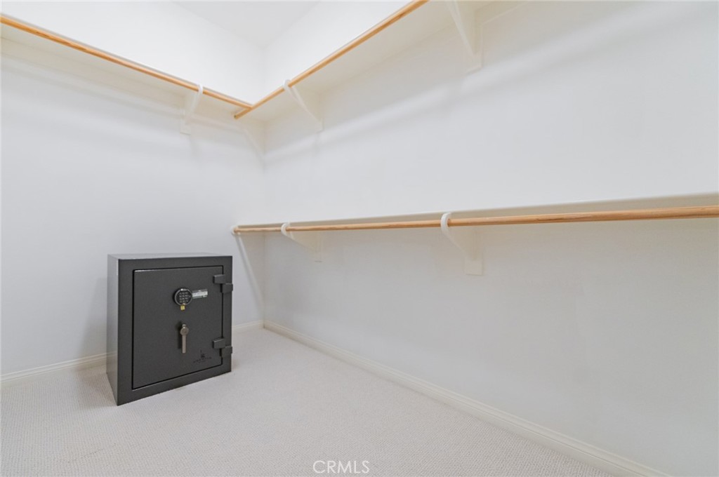 https://media.crmls.org/medias/7192539e-2080-46dc-a956-30830856ef32.jpg?preset=X-Large