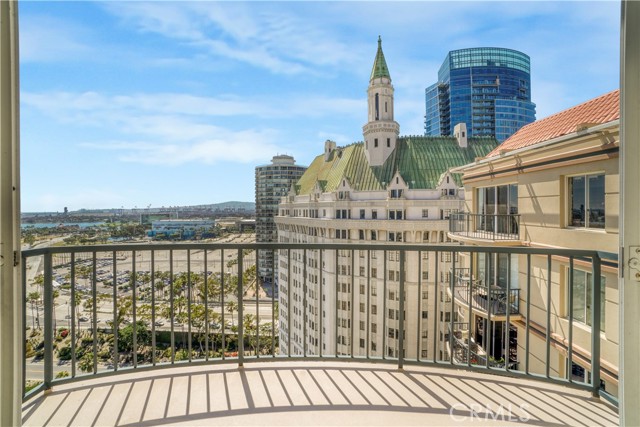 850 E Ocean Boulevard, Long Beach CA: https://media.crmls.org/medias/71927e19-5e52-476b-a198-8b0a9f730ba3.jpg