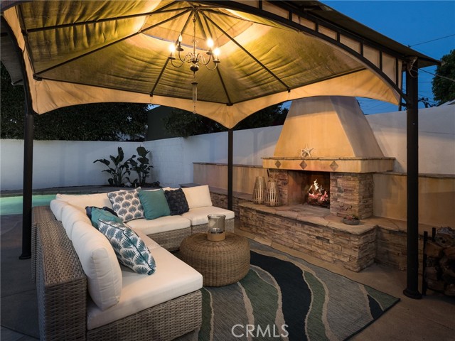 Enjoy the evenings by your outdoor fireplace