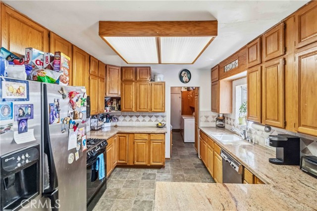 Detail Gallery Image 9 of 53 For 10457 Variel Ave, Chatsworth,  CA 91311 - 6 Beds | 5 Baths