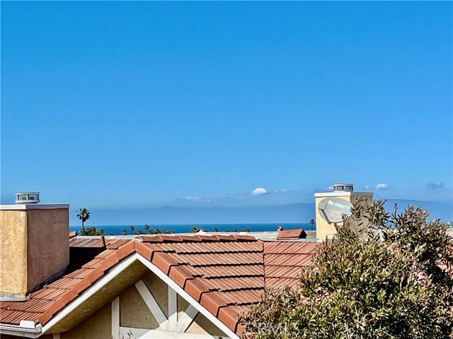 Detail Gallery Image 54 of 65 For 227 S Helberta Ave #B,  Redondo Beach,  CA 90277 - 4 Beds | 3/1 Baths