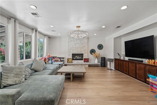 Image 15 of 40 For 13707 Woodside Street
