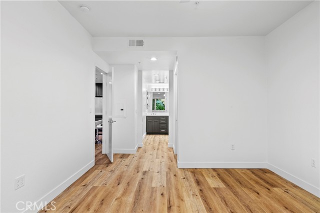 Detail Gallery Image 10 of 34 For 21301 Erwin #206,  Woodland Hills,  CA 91367 - 2 Beds | 2 Baths