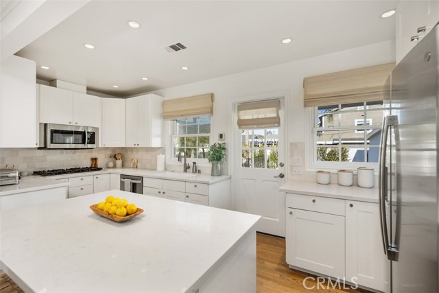 Detail Gallery Image 8 of 33 For 222 Lillian Pl, Costa Mesa,  CA 92627 - 3 Beds | 2 Baths