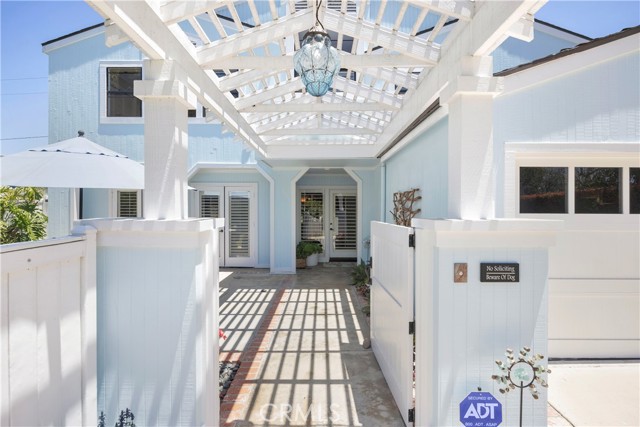 Detail Gallery Image 2 of 39 For 2300 Margaret Dr, Newport Beach,  CA 92663 - 4 Beds | 3 Baths