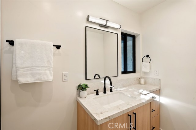 Detail Gallery Image 20 of 32 For 13949 Cumpston St, Sherman Oaks,  CA 91401 - 3 Beds | 3/1 Baths