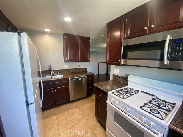 Detail Gallery Image 12 of 27 For 2100 W Palmyra Ave #7,  Orange,  CA 92868 - 2 Beds | 1/1 Baths