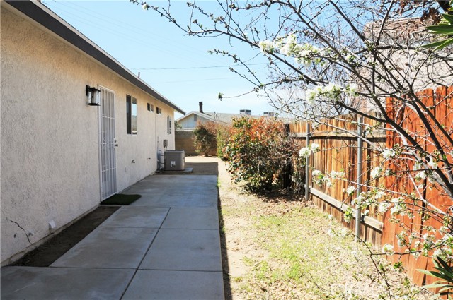 Detail Gallery Image 11 of 11 For 15354 Kiamichi Rd, Apple Valley,  CA 92307 - 3 Beds | 2 Baths