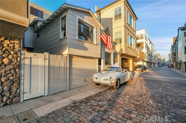 Detail Gallery Image 27 of 30 For 117 Surfside Ave #B,  Seal Beach,  CA 90743 - 2 Beds | 2 Baths