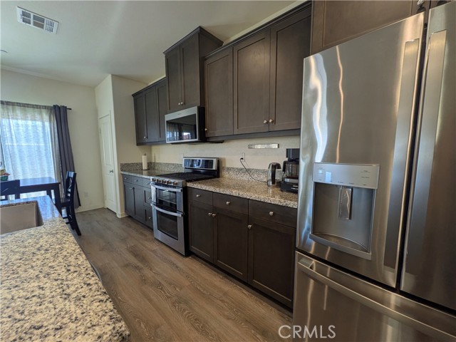Detail Gallery Image 4 of 24 For 12886 Greenstone Way, Moreno Valley,  CA 92555 - 4 Beds | 2/1 Baths