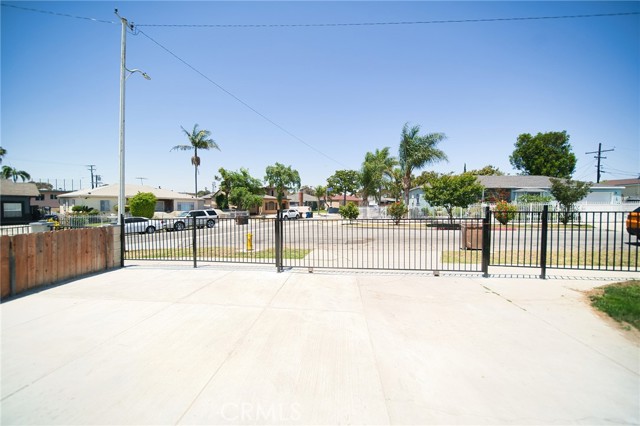 1336 W 118th Street, Los Angeles CA: https://media.crmls.org/medias/71984524-4dd1-4fe1-8b7f-e569b767715e.jpg