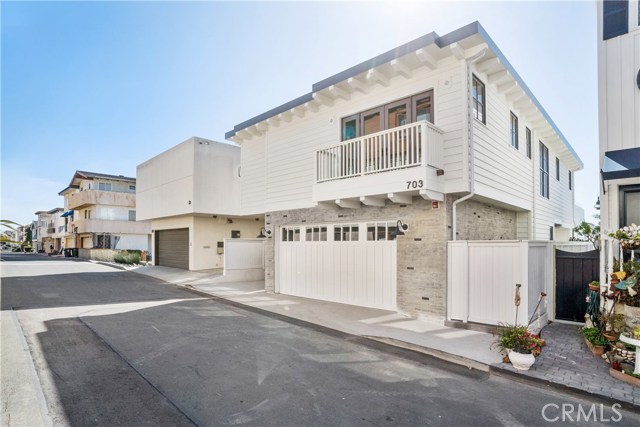 703 Bayview Drive, Manhattan Beach, California 90266, 4 Bedrooms Bedrooms, ,4 BathroomsBathrooms,Residential,Sold,Bayview,SB17010305