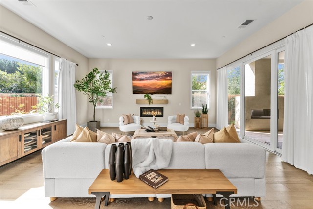 Detail Gallery Image 11 of 51 For 114 Crossover, Irvine,  CA 92618 - 5 Beds | 5/2 Baths