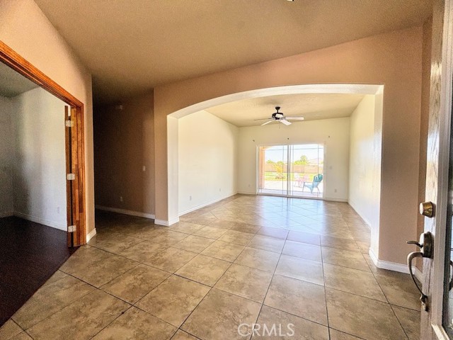 Detail Gallery Image 5 of 73 For 26663 Red Coach Ln, Helendale,  CA 92342 - 4 Beds | 2/1 Baths