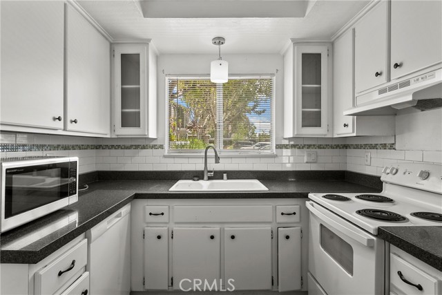 Detail Gallery Image 2 of 17 For 97 Abbeywood Ln, Aliso Viejo,  CA 92656 - 3 Beds | 1/1 Baths