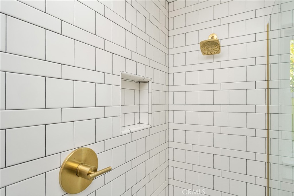 https://media.crmls.org/medias/719b29c9-7680-4517-8bf5-aaa432754f31.jpg?preset=X-Large