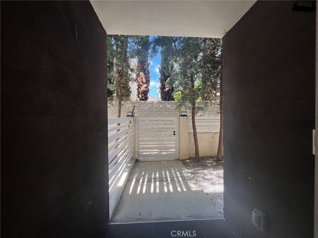 https://media.crmls.org/medias/719b6ecd-55bc-4aab-a30b-eceace5f095a.jpg?preset=X-Large
