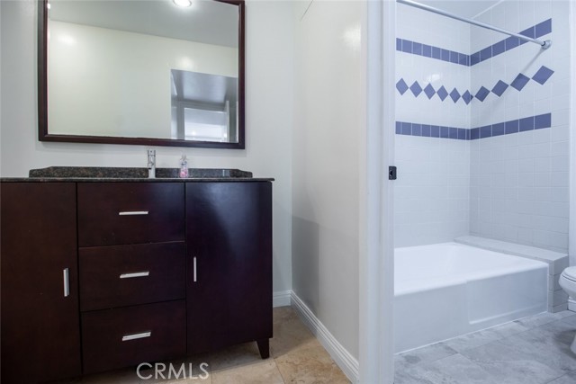 Detail Gallery Image 22 of 26 For 15344 Weddington St #202,  Sherman Oaks,  CA 91411 - 2 Beds | 2 Baths