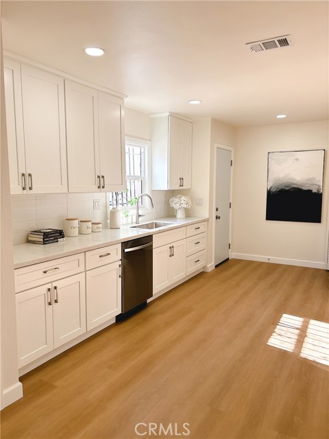 Detail Gallery Image 17 of 29 For 6515 Cimarron, Los Angeles,  CA 90047 - 3 Beds | 2 Baths