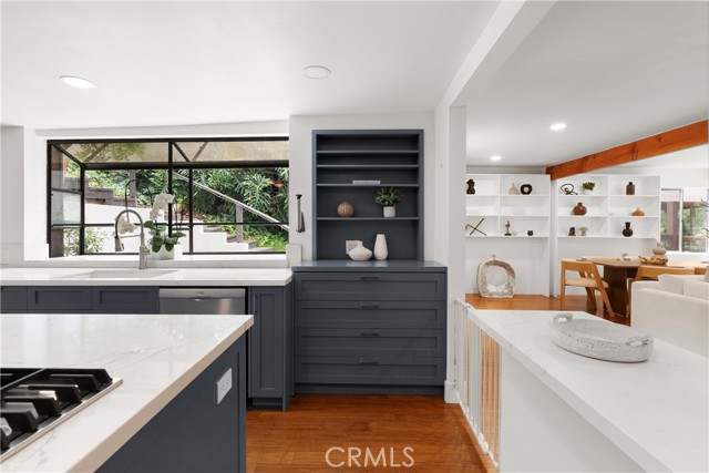 645 Griffith Way, Laguna Beach CA: https://media.crmls.org/medias/719dbabf-3231-4511-a5d1-e56d27873f60.jpg