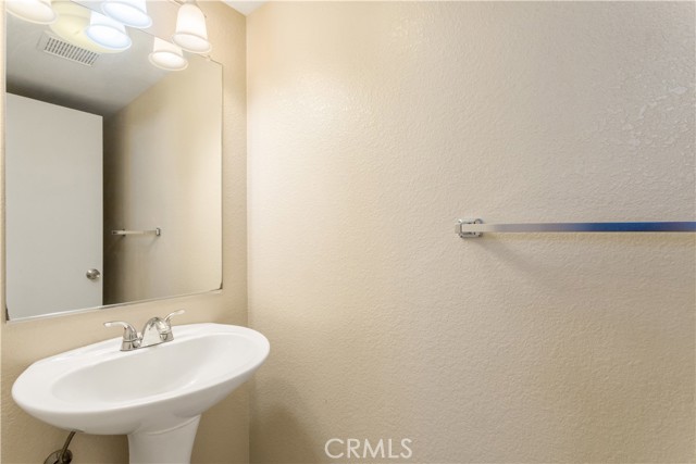 Detail Gallery Image 9 of 25 For 44715 Calle Banuelos, Temecula,  CA 92592 - 4 Beds | 2/1 Baths