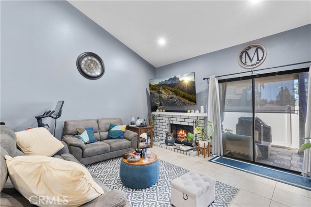 Detail Gallery Image 2 of 34 For 1031 S Palmetto #N1,  Ontario,  CA 91762 - 2 Beds | 2/1 Baths