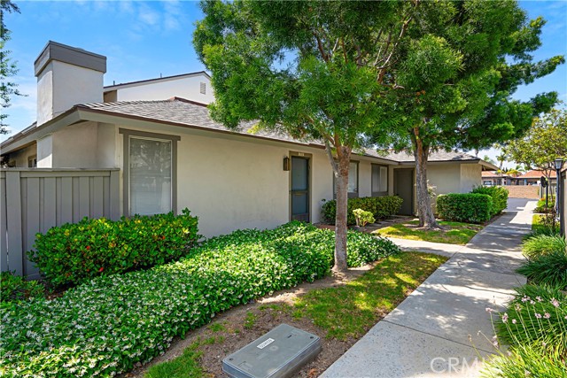 Detail Gallery Image 2 of 44 For 17416 via Lindo #101,  Tustin,  CA 92780 - 3 Beds | 2 Baths