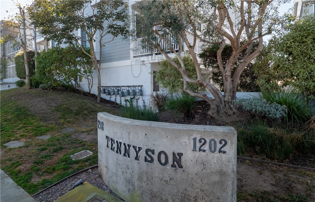 1202 Tennyson Street, Manhattan Beach, California 90266, 3 Bedrooms Bedrooms, ,2 BathroomsBathrooms,Residential,Sold,Tennyson Street,SB22030278