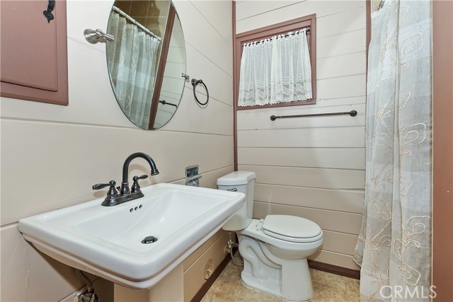 Detail Gallery Image 34 of 47 For 617 Acacia, Crestline,  CA 92325 - 5 Beds | 3 Baths