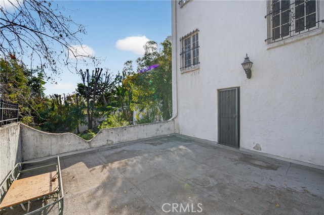 Detail Gallery Image 25 of 33 For 2329 N Edgemont, Los Angeles,  CA 90027 - 5 Beds | 3 Baths