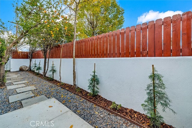 Detail Gallery Image 19 of 20 For 22136 Gilmore St, Woodland Hills,  CA 91303 - 3 Beds | 2/1 Baths