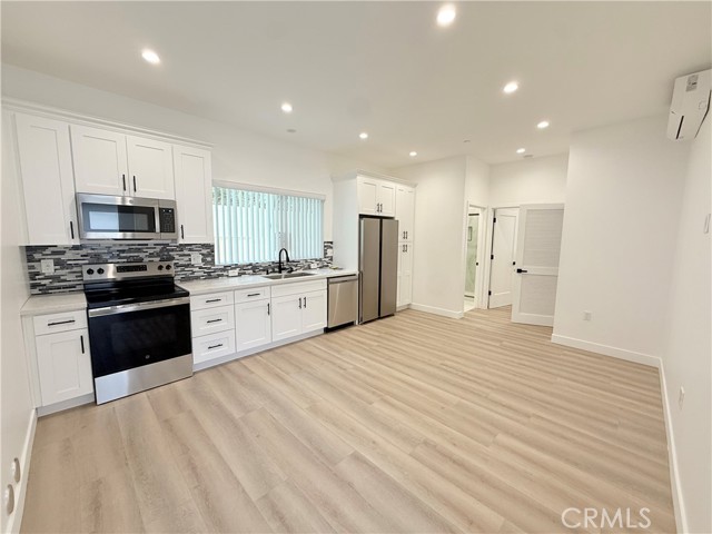 8412 N Owensmouth Avenue, Canoga Park CA: https://media.crmls.org/medias/71a391fa-d0c4-48fe-96a0-7f7b850c95fe.jpg