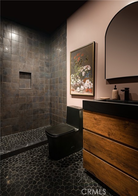 Detail Gallery Image 35 of 64 For 15719 Hartsook, Encino,  CA 91436 - 4 Beds | 4/1 Baths