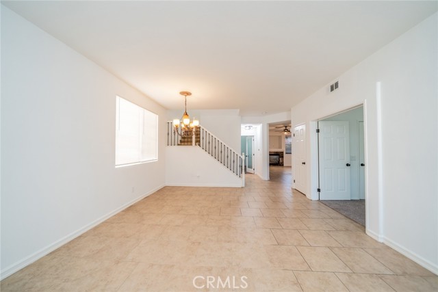 Detail Gallery Image 4 of 61 For 13621 Dellwood Ave, Victorville,  CA 92392 - 6 Beds | 3 Baths