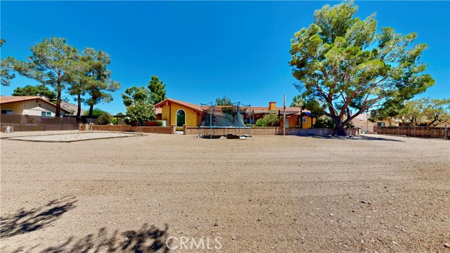 15460 Mandan Road, Apple Valley CA: https://media.crmls.org/medias/71a4589f-18c7-4fb7-807a-29596aa375d9.jpg